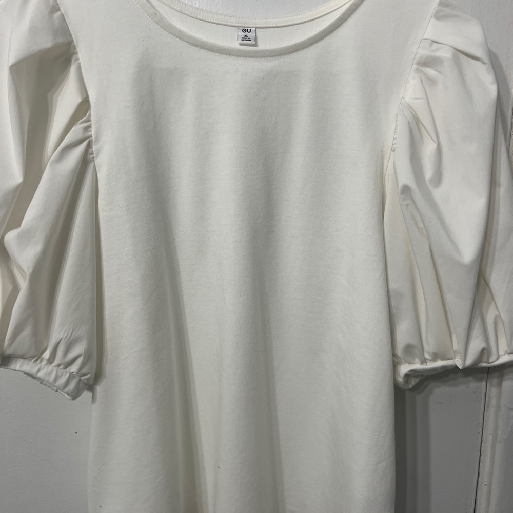 White Puff Sleeve Top GU XL but fits like L